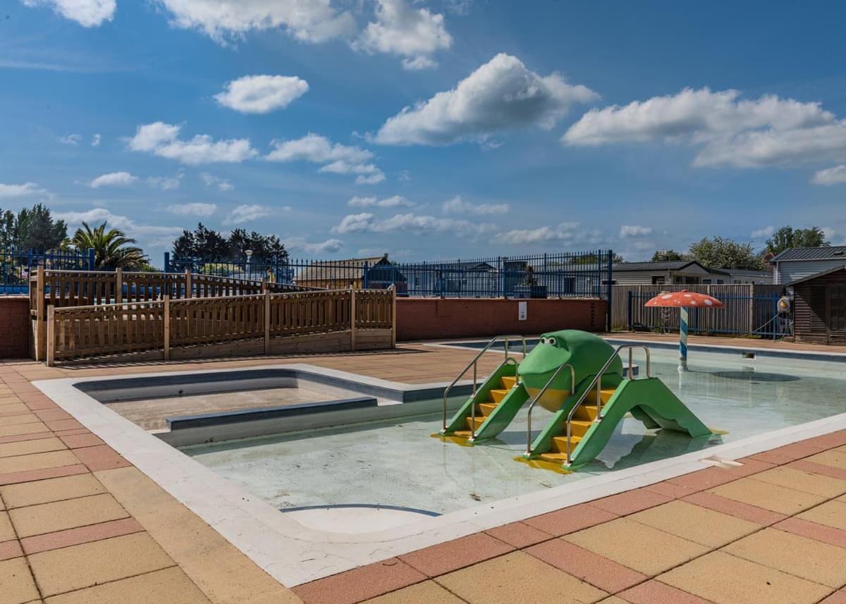Riverside Caravan Holiday Park Bognor Regis Exterior foto